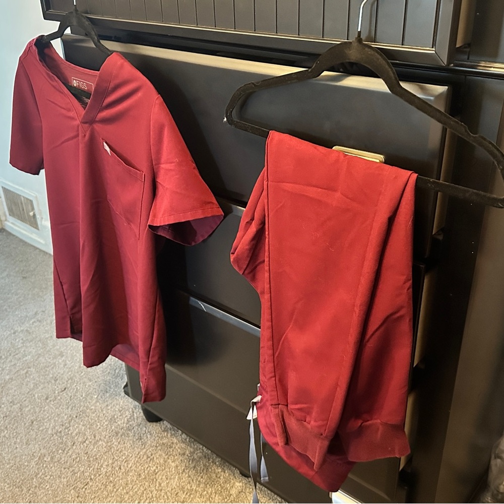 Figs Women's Scrub Set in Burgundy